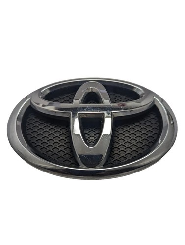 Toyota yaris front bumper logo - toyota,