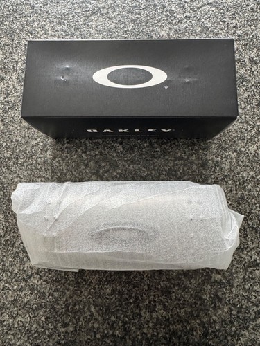 Bnib genuine sealed - genuine, oakley