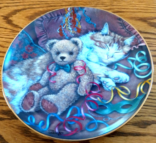 Signed sue willis plate - willis,