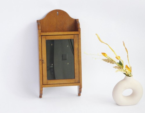 Small vintage lacquered wooden - vintage,