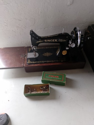 Singer vintage hand - singer,
