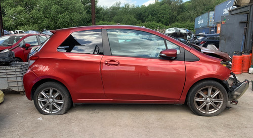 Toyota yaris petrol 2011 - yaris,