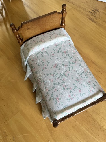 Bed for doll house scale - for,
