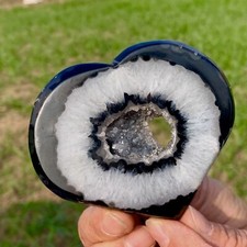 121G Natural beautiful agate crystal cave heart Druze piece super large