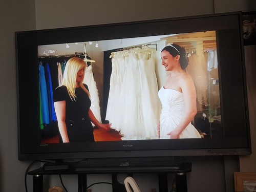Matsui tv comes with - matsui, 42''