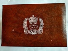 Edinburgh Crystal boxed 1977 The Queens Silver Jubilee Whisky Glasses