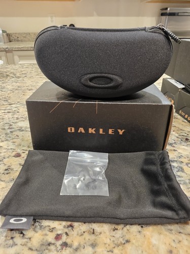 Oakley clamshell large - clamshell,