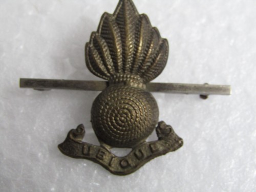 Royal artillery cap badge - royal, on