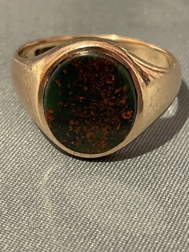 9ct bloodstone signet ring - 9ct,
