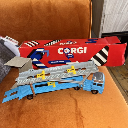 Corgi volvo car transporter - volvo,
