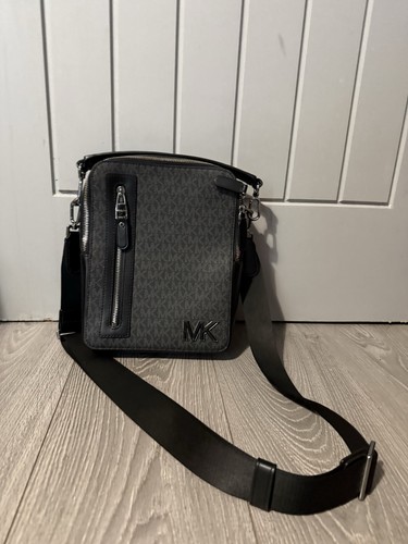 Michael kors hudson logo - michael,