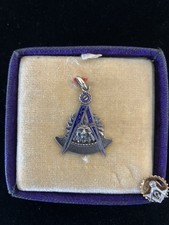 Vintage 14K PAST MASTER’S JEWEL and Masonic Tie Tac w/ Diamond Chip.