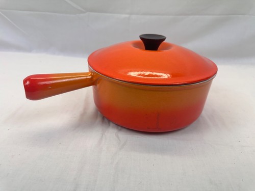 Creuset 22cm cast iron - cast,