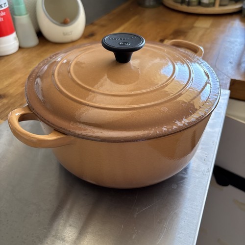Creuset cast iron - cast,