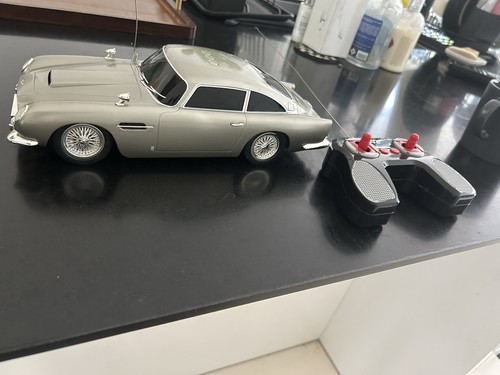 Aston martin db5 james - aston,