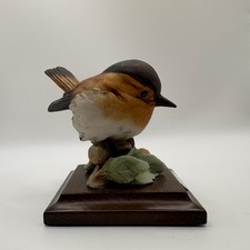 Red Robin Figurine by Giuseppe Armani on wooden plinth (1982)