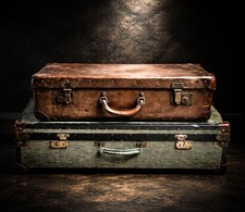 STUNNING VINTAGE SUITCASE SET