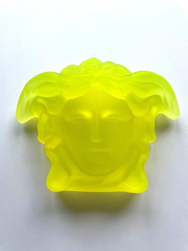 Glass medusa half head uranium - half,