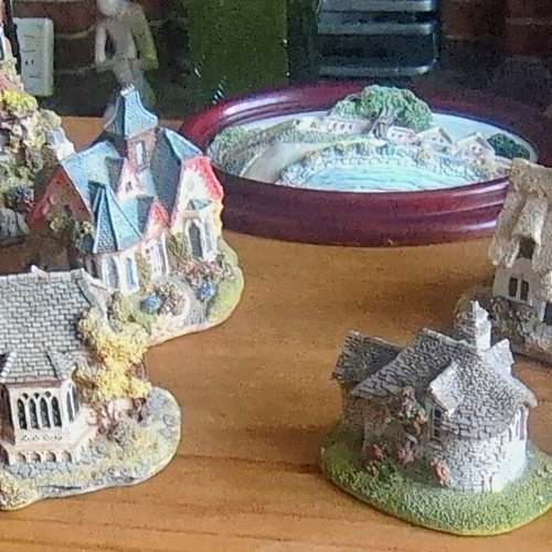 Lilliput lane hand painted - lilliput,
