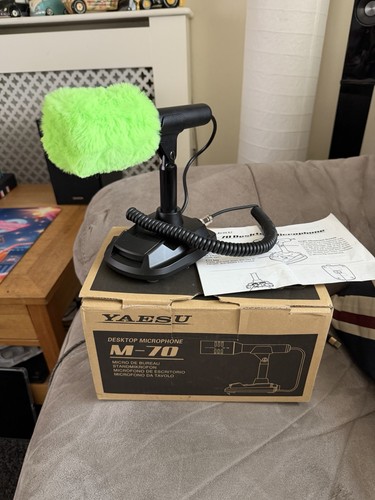 Yaesu desktop stand - m-70,