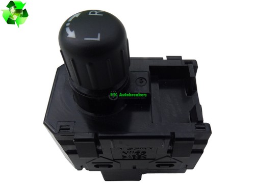 Nissan pulsar mirror control - nissan,