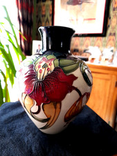 MOORCROFT STUNNING  ANNA LILY