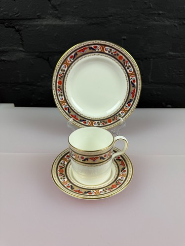 Royal crown derby - crown, chardonnay