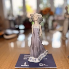 Lladro Susan Girl With Purple Dress And Flower Hat 5644