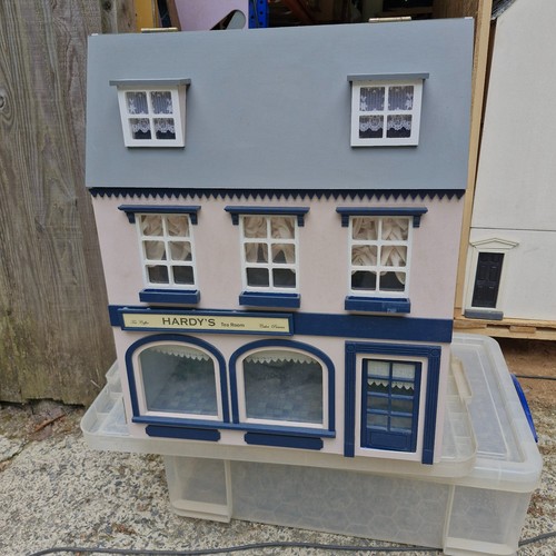 Large shop plus 3 - , rooms