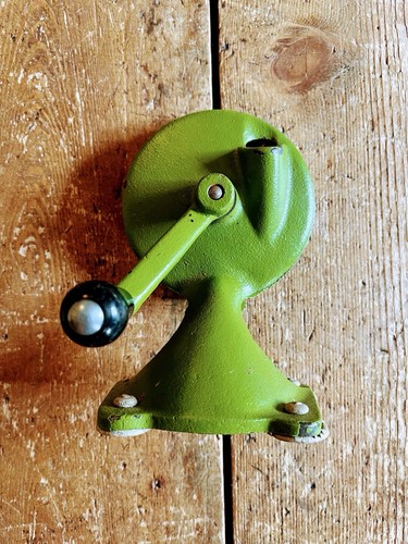 Vintage cast iron bean - cast,