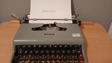 Olivetti Lettera 22 Duck Egg