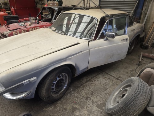 Jaguar xj6 series wheel nut - jaguar,