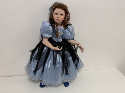 Ute kase lepp artist doll - kase,
