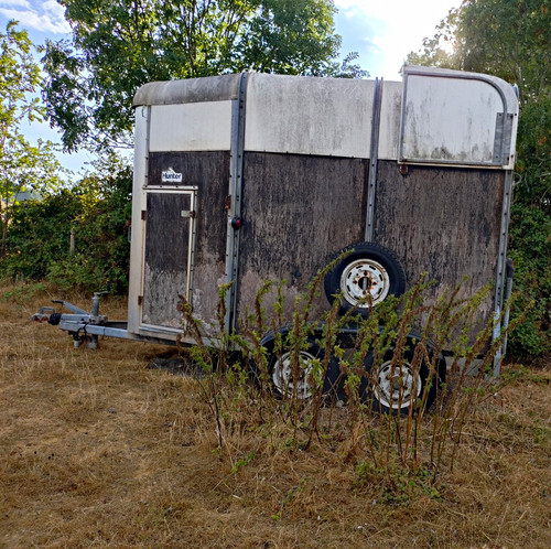 Hunter stall horse trailer - 2,