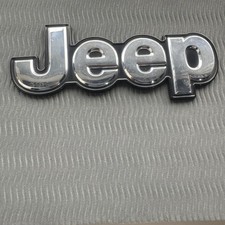 GENUINE JEEP RENEGADE REAR TAILGATE BOOT BADGE EMBLEM  51974570-51953600 
