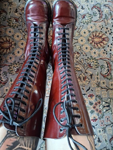 Eyelet martens 1990 s - 20, 1990's