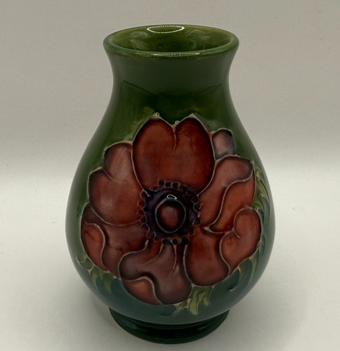 Moorcroft pottery anemone - pottery, 'anemone'