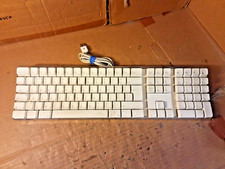 Apple A1048 Wired Keyboard