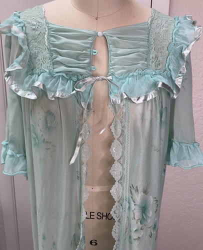 Vintage 1960s sheer mint