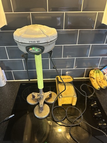 Trimble model gps base - r8,