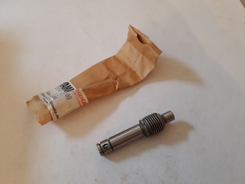 Genuine yamaha oil pump worm - genuine,