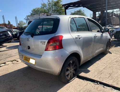 Toyota yaris petrol 2006 - 1.3,
