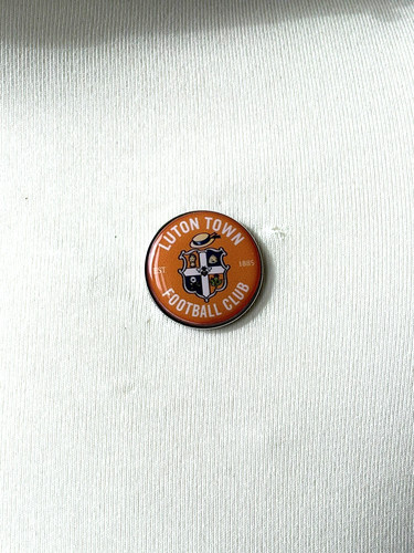 Luton town metal crest - town,