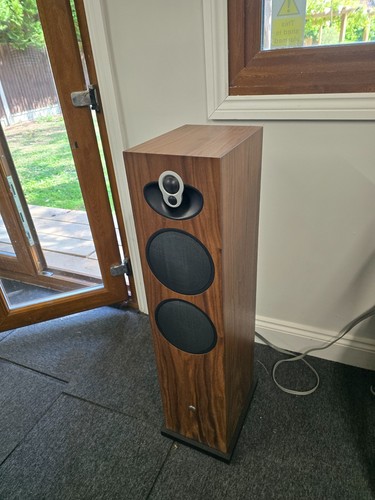 Linn majik 140 floor - 140, standing