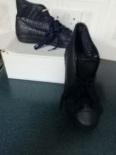 Bella Comoda Sneakers. Size 3