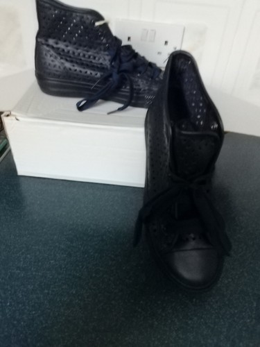 Bella comoda sneakers size 3 - bella,