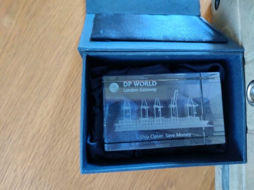 World solid glass - dp,