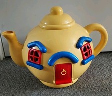 Bluebird 1981 Big Yellow Teapot Playset Original Vintage -2 Figures and chairs