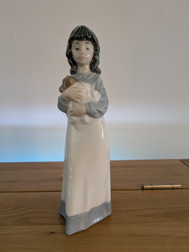 Nao lladro beautiful - by,