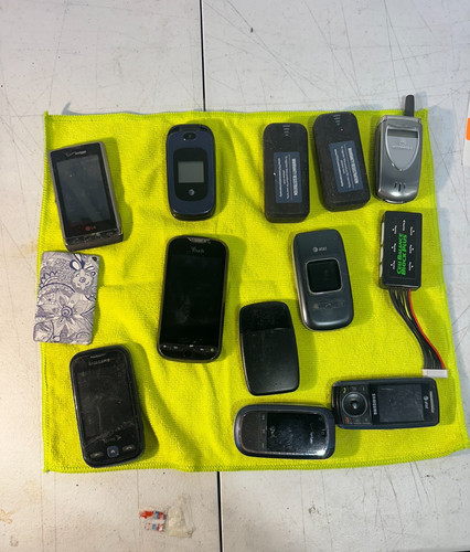 Lot vintage phones - lot, lg